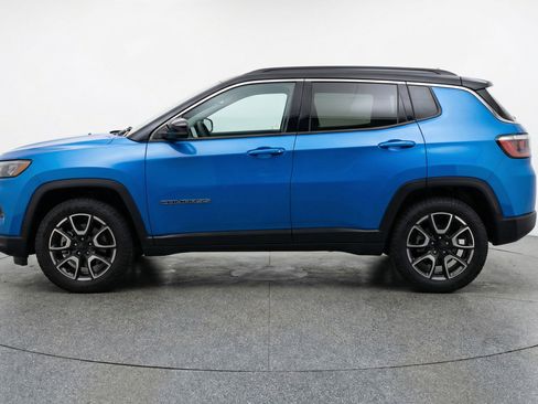 Used 2025 Jeep Compass Trailhawk image 5