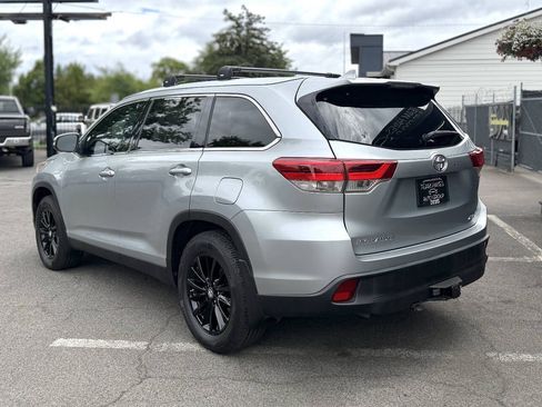 Used 2019 Toyota Highlander XLE AWD/4WD image 4