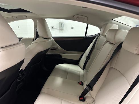 Used 2025 Lexus ES 350 w/ Premium Package image 31