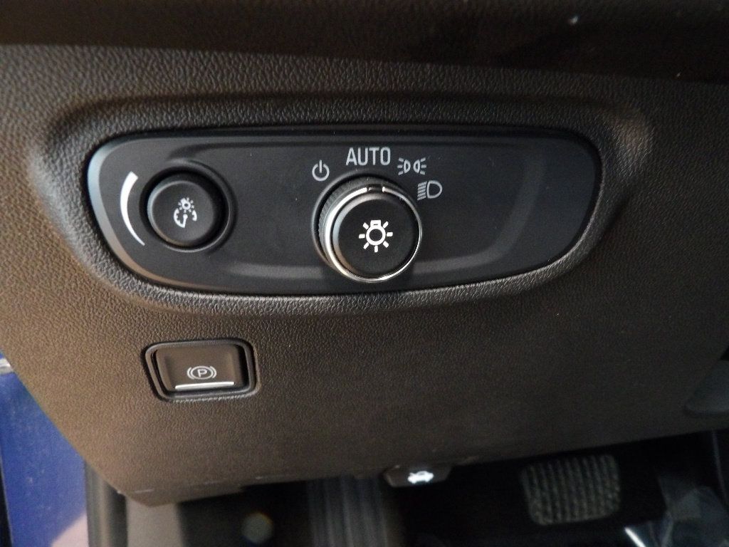Used 2024 GMC Terrain SLE AWD/4WD image 26