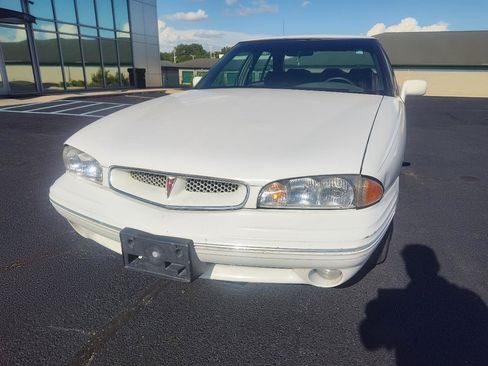 Used 1999 Pontiac Bonneville SE w/ Opt Pkg FWD image 4