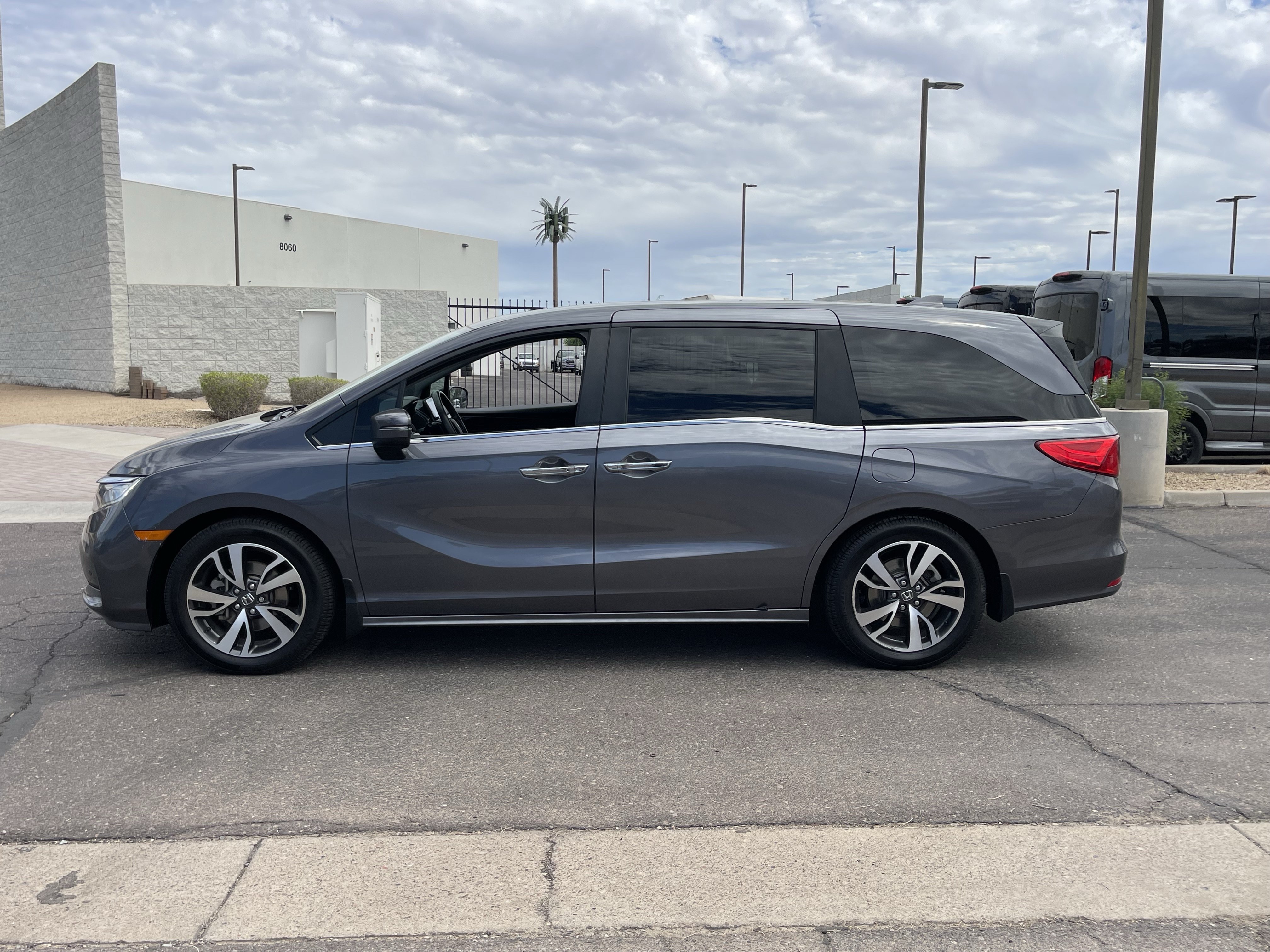 Used 2021 Honda Odyssey Touring image 3