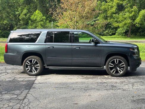 Used 2020 Chevrolet Suburban Premier w/ Premier 6.2L Value Package AWD/4WD image 3
