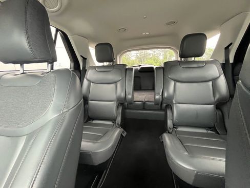 Used 2025 Ford Explorer Active w/ Active Comfort Package RWD image 17