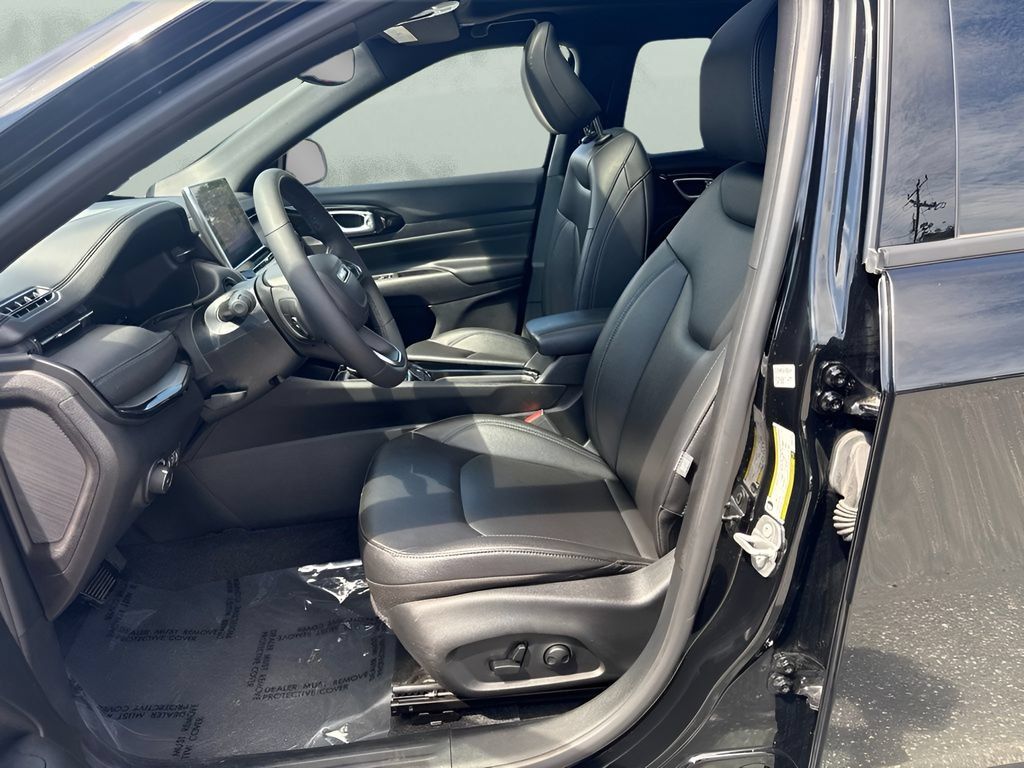 Used 2025 Jeep Compass Limited w/ High Altitude Package AWD/4WD image 8
