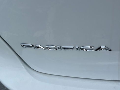 New 2026 Chrysler Pacifica Select image 18