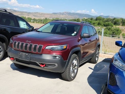 Used 2019 Jeep Cherokee Trailhawk w/ Comfort/Convenience Group AWD/4WD image 1