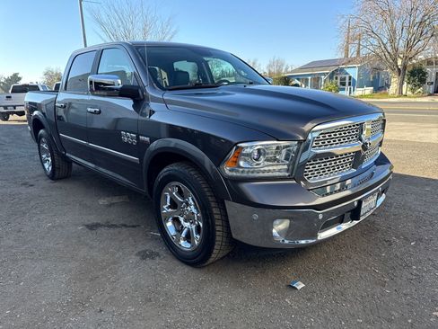 Used 2017 RAM 1500 Laramie image 7