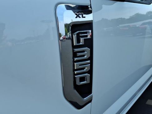 Used 2017 Ford F350 XL AWD/4WD image 2