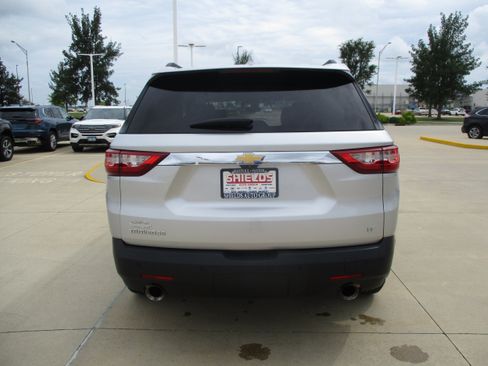Used 2019 Chevrolet Traverse LT w/ LT Premium Package FWD image 4