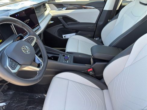 New 2026 Volkswagen Tiguan SE image 11
