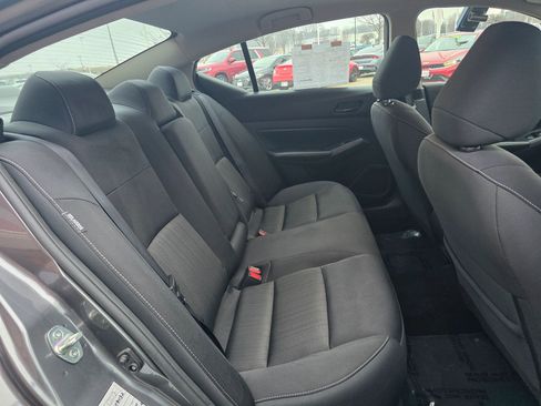 Used 2024 Nissan Altima 2.5 SV image 6