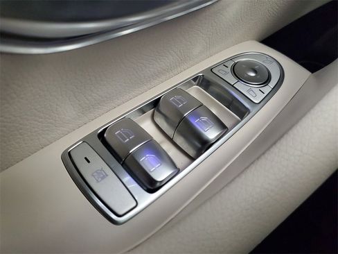 Used 2020 Mercedes-Benz E 350 4MATIC Sedan image 17