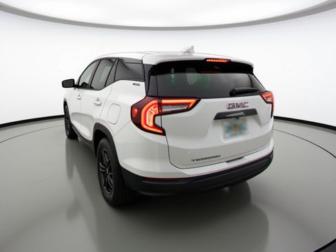 Used 2024 GMC Terrain SLE image 6