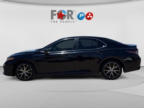 Used 2023 Toyota Camry SE FWD image 2