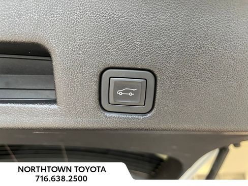 Used 2024 GMC Acadia Elevation image 23