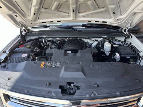 Used 2018 Chevrolet Suburban Premier AWD/4WD image 17