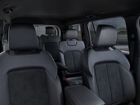 New 2025 Jeep Grand Cherokee L Laredo image 26