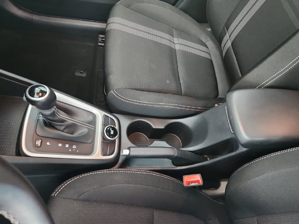 Used 2025 Hyundai Venue SEL FWD image 31