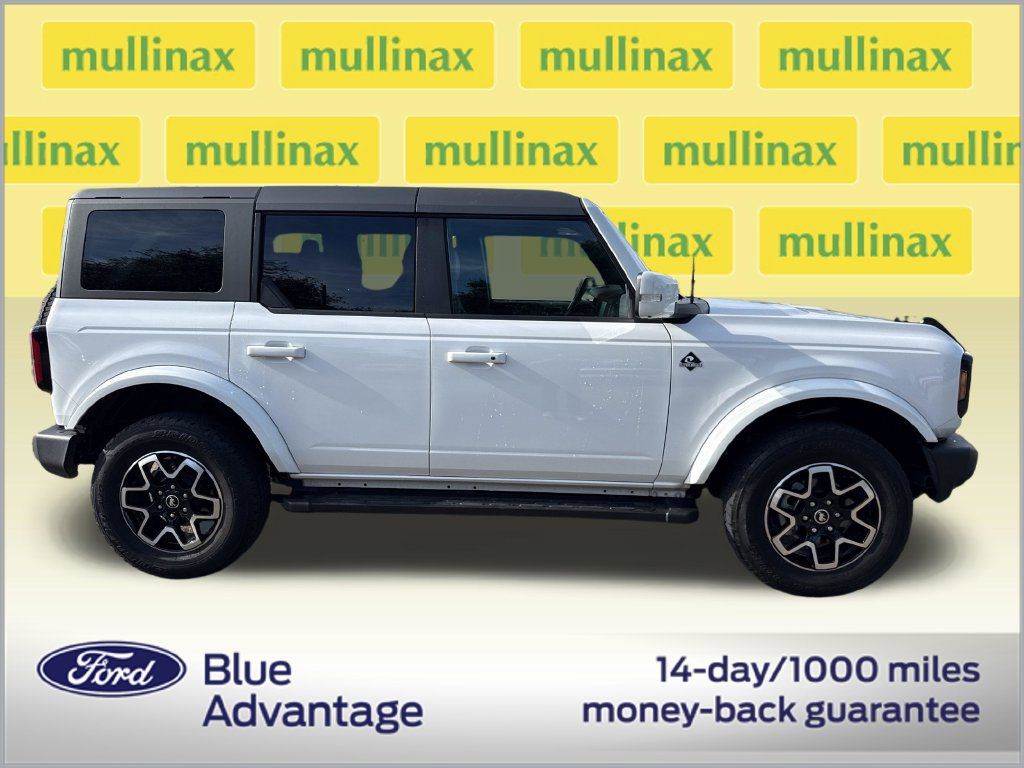 Used 2024 Ford Bronco Outer Banks AWD/4WD image 2