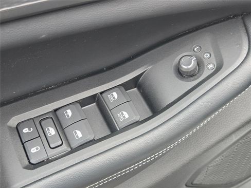 Certified 2024 Jeep Grand Cherokee Altitude image 23