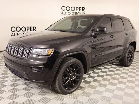 Used 2022 Jeep Grand Cherokee Laredo X image 11