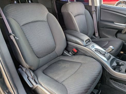 Used 2019 Dodge Journey SE FWD image 31
