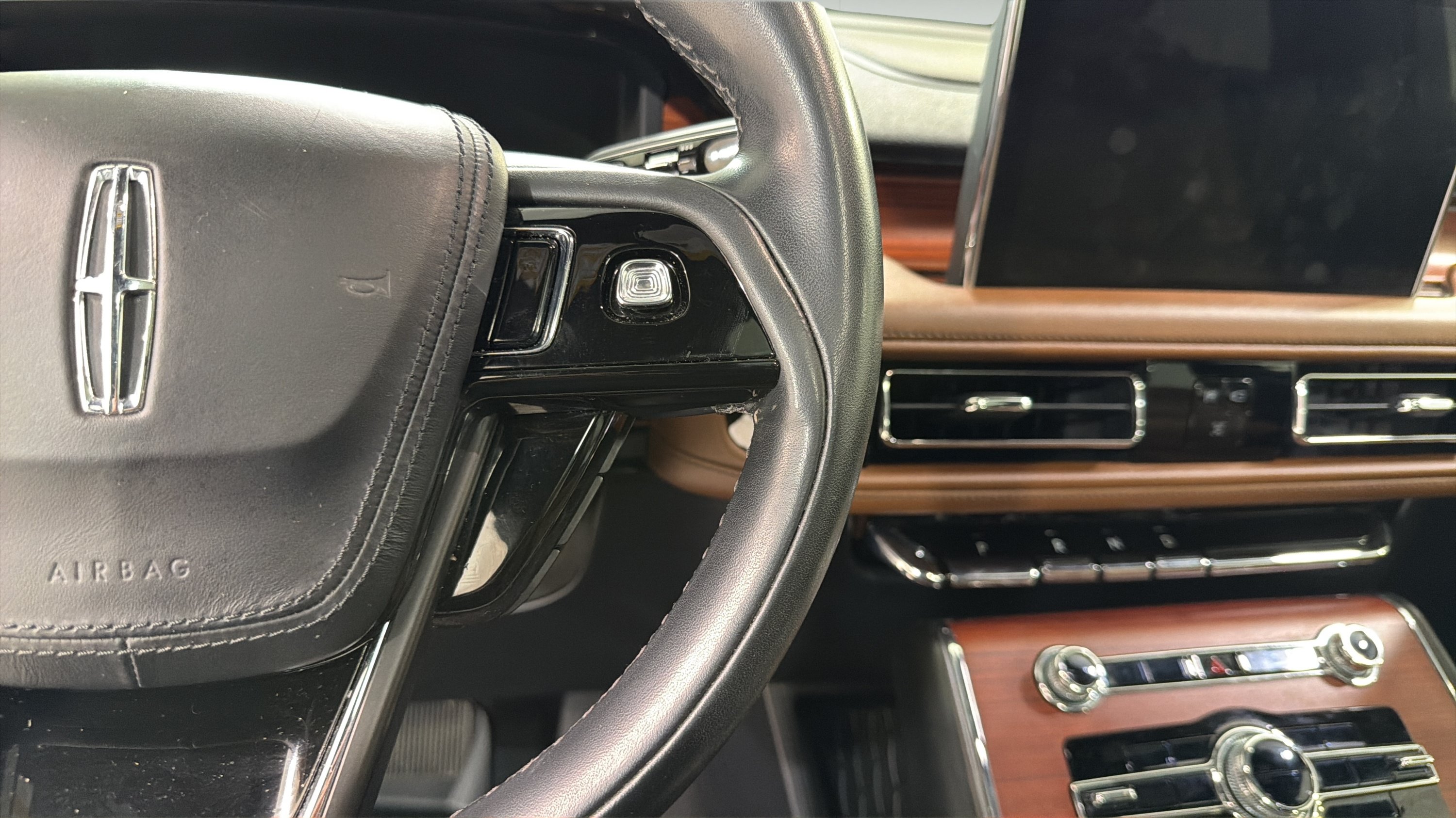 Used 2023 Lincoln Aviator Reserve w/ Class IV Trailer Tow Package RWD image 14