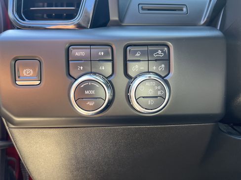 Used 2023 GMC Sierra 1500 AT4 w/ AT4 Preferred Package image 25