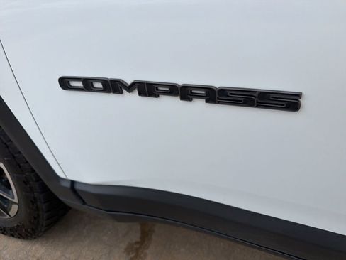 Used 2025 Jeep Compass Trailhawk AWD/4WD image 11