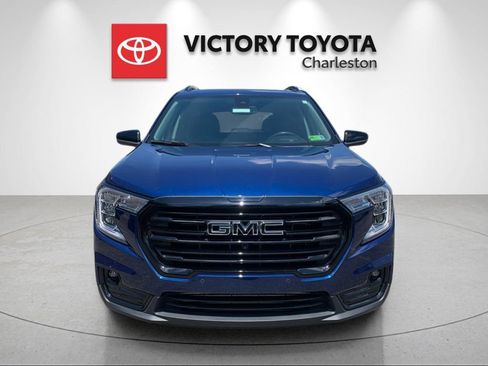 Used 2022 GMC Terrain SLT w/ Infotainment Package II AWD/4WD image 8