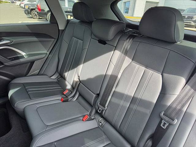 Used 2025 Audi Q5 Premium w/ Convenience Package AWD/4WD image 17