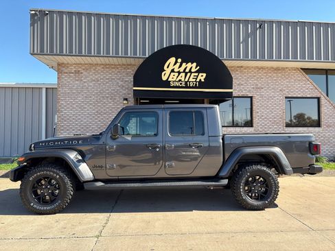 New 2025 Jeep Gladiator High Tide image 2