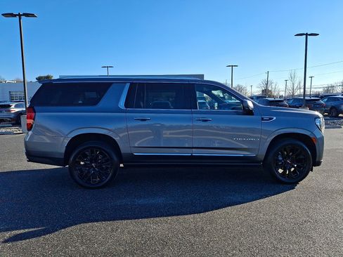 Used 2022 GMC Yukon XL Denali image 6
