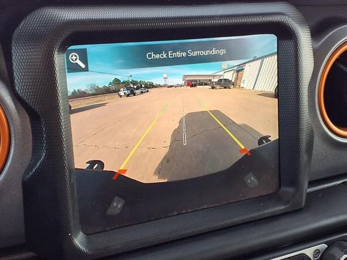 Used 2023 Jeep Gladiator Mojave w/ Cold Weather Group image 11