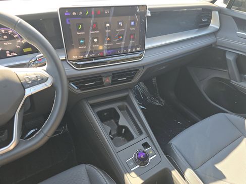 New 2026 Volkswagen Tiguan SE FWD image 23