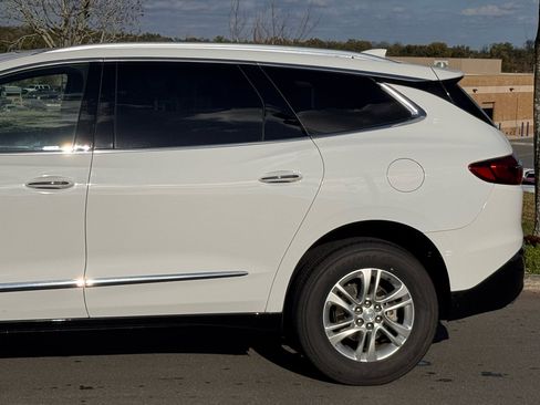 Used 2019 Buick Enclave Essence image 8