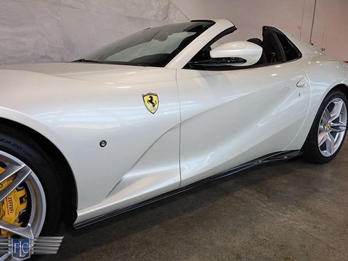 Used 2021 Ferrari 812 GTS RWD image 11