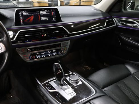 Used 2020 BMW 740i image 30