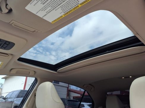 Used 2021 Toyota Camry XLE w/ Navigation Upgrade Package image 13