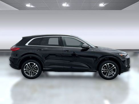 Certified 2025 Audi Q5 Premium w/ Convenience Package AWD/4WD image 8