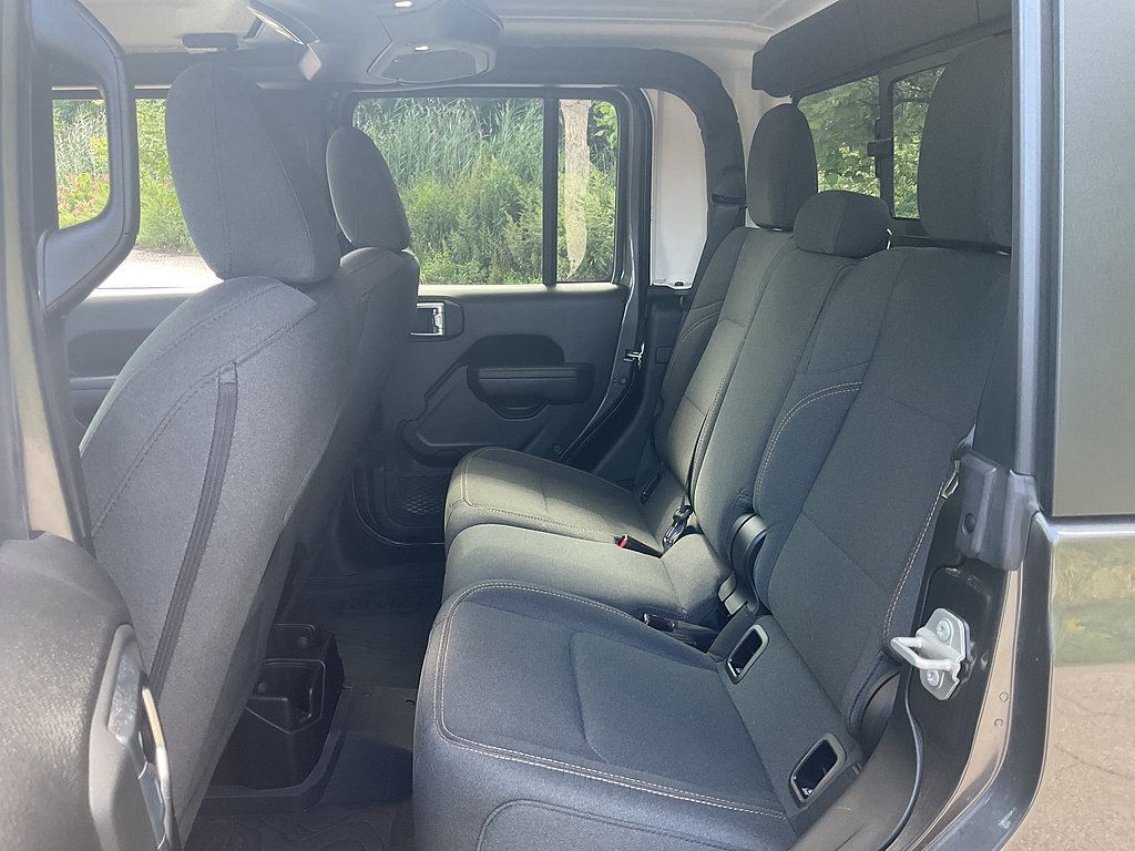 Used 2024 Jeep Gladiator Sport AWD/4WD image 9