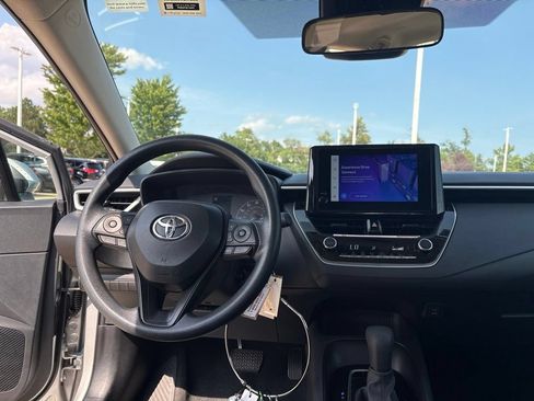 Used 2025 Toyota Corolla LE FWD image 22
