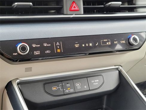 New 2026 Kia Carnival EX image 18