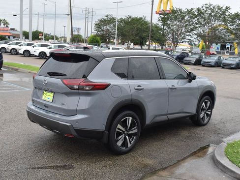 Used 2025 Nissan Rogue SL FWD image 12