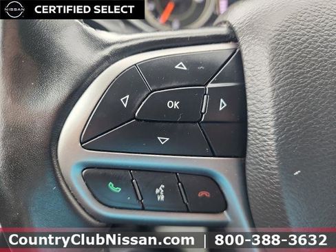 Used 2020 Jeep Cherokee Latitude Plus w/ Cold Weather Group AWD/4WD image 19