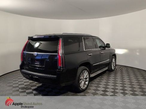 Used 2015 Cadillac Escalade Luxury image 5