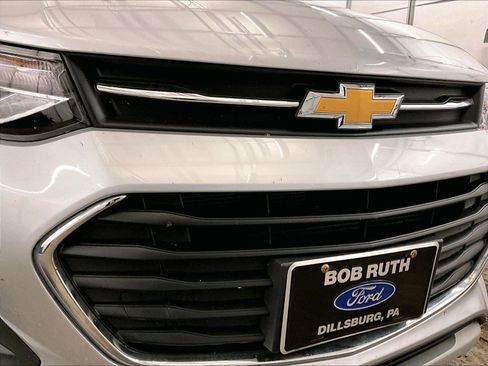 Used 2022 Chevrolet Trax LT w/ LT Convenience Package image 29