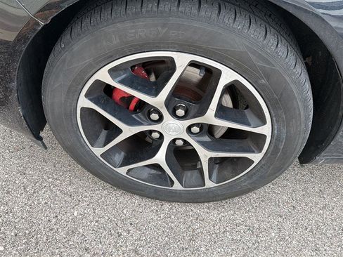 Used 2017 Buick Regal Sport Touring image 2