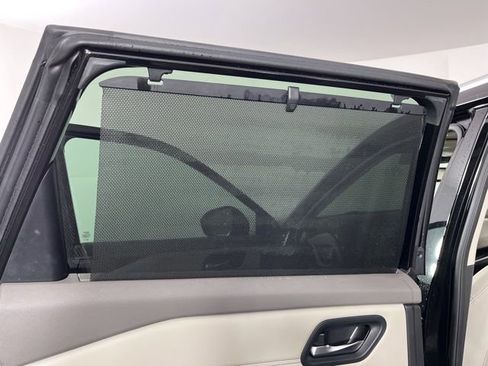 Used 2023 Nissan Rogue SL w/ SL Premium Package image 41